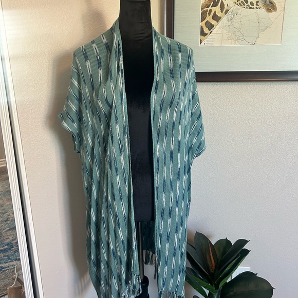 Laguna Silk kimono by Trades of Hope - Picture 2 of 7